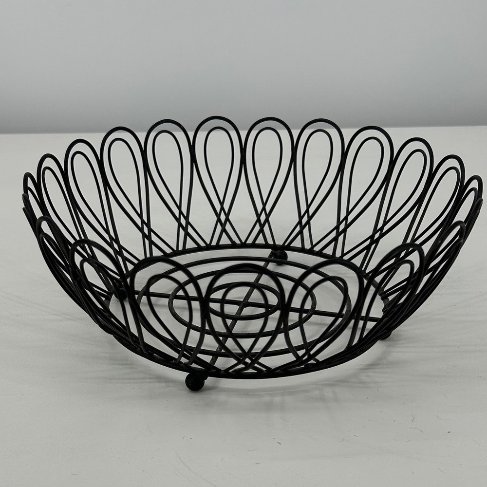 Black Metal Wire Fruit Bowl Scalloped Loop Decorative Centerpiece Basket 10 Inch